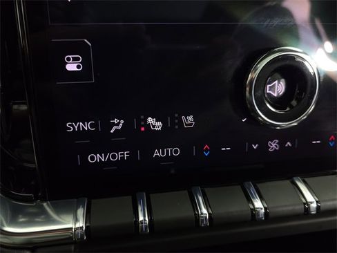 Used 2025 GMC Yukon Denali w/ Denali Reserve Package image 16