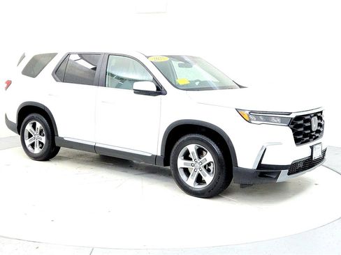 Used 2025 Honda Pilot EX-L image 7