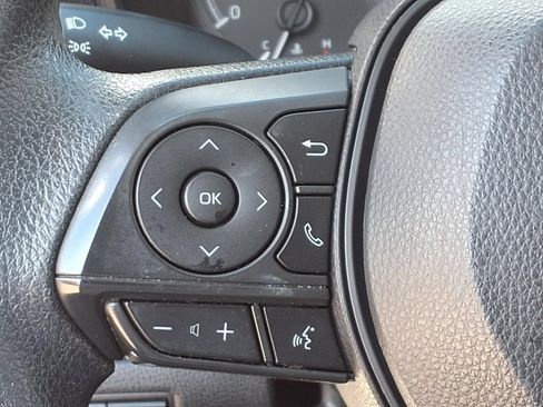 Used 2021 Toyota Corolla LE FWD image 18