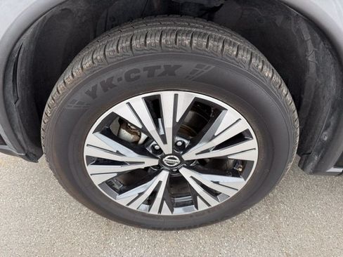 Used 2021 Nissan Rogue SV w/ Premium Package FWD image 7