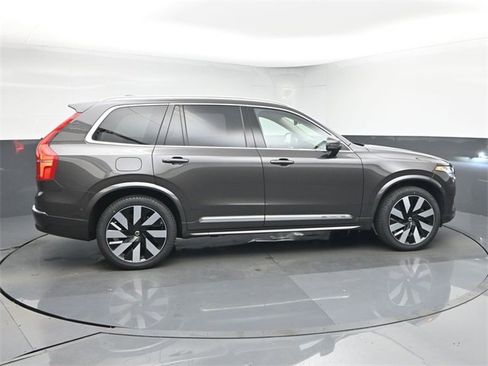 Used 2024 Volvo XC90 T8 Ultimate w/ Lounge Package image 8