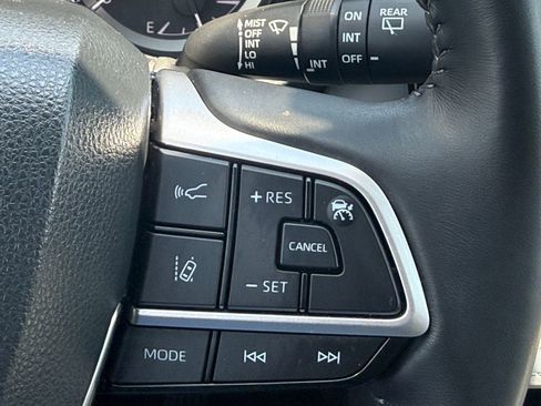 Used 2023 Toyota Highlander XLE AWD/4WD image 21