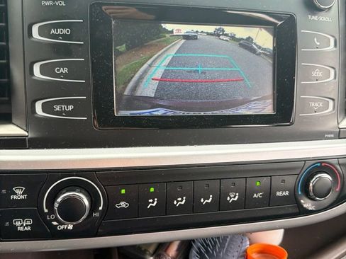 Used 2019 Toyota Highlander LE FWD image 16