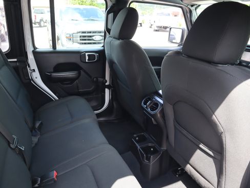 Used 2018 Jeep Wrangler Unlimited Sport AWD/4WD image 26