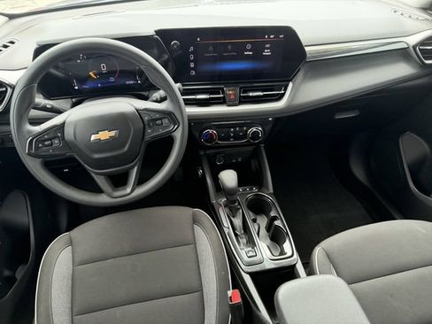Used 2024 Chevrolet TrailBlazer LT FWD image 17