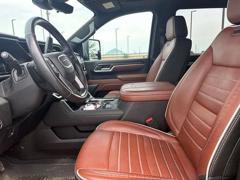Used 2025 GMC Sierra 3500 Denali Ultimate AWD/4WD image 4