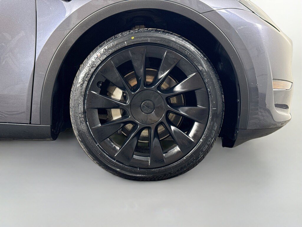 Used 2023 Tesla Model Y Long Range AWD/4WD image 40