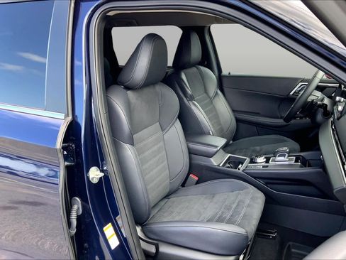 Used 2024 Mitsubishi Outlander SE FWD image 9