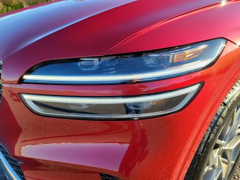 Used 2025 Genesis GV70 2.5T image 9