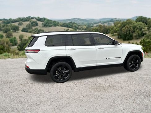 Used 2023 Jeep Grand Cherokee L Laredo RWD image 11