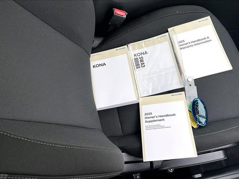 Used 2025 Hyundai Kona SEL image 11