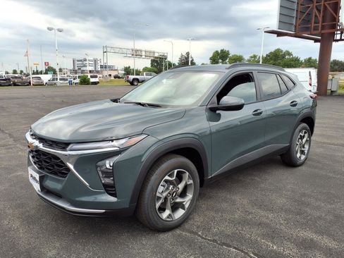 New 2025 Chevrolet Trax LT FWD image 8