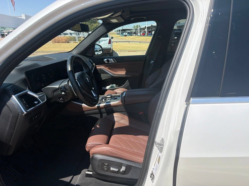 Used 2024 BMW X5 xDrive40i w/ Premium Package AWD/4WD image 6