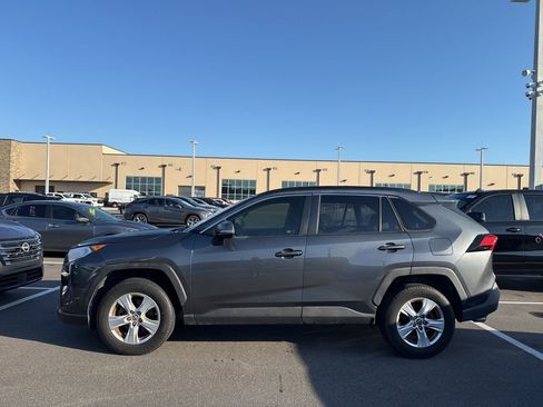 Used 2019 Toyota RAV4 XLE w/ Convenience Package image 4