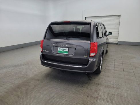 Used 2018 Dodge Grand Caravan SE image 7