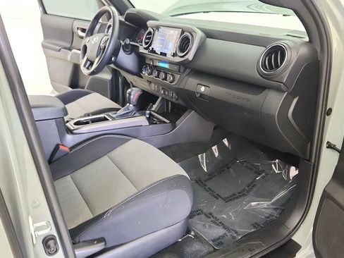 Used 2023 Toyota Tacoma TRD Off-Road AWD/4WD image 14