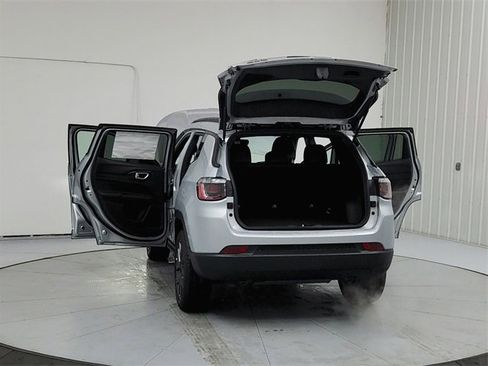 New 2026 Jeep Compass Latitude image 14