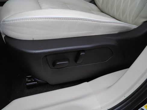 Used 2023 Buick Envision Avenir image 25