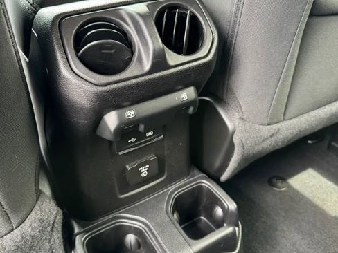 Used 2020 Jeep Wrangler Unlimited Sahara AWD/4WD image 21