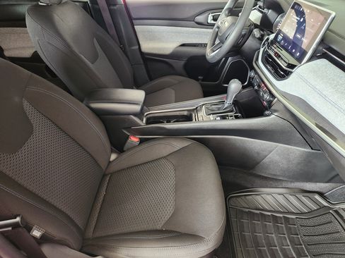 Used 2024 Jeep Compass Sport image 14