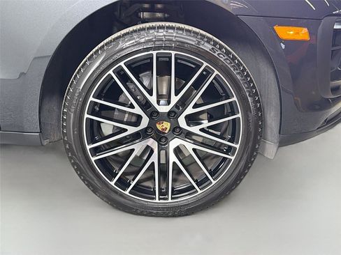 Certified 2026 Porsche Macan AWD/4WD image 13