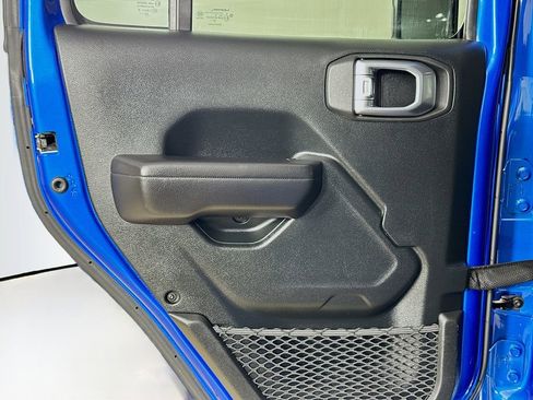 Certified 2021 Jeep Gladiator Willys image 22