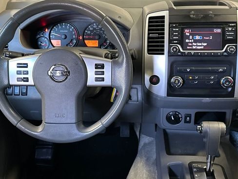 Used 2017 Nissan Frontier SV image 14