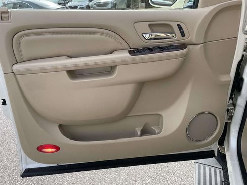 Used 2014 Cadillac Escalade Premium image 17