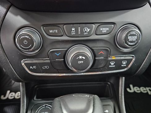 Used 2021 Jeep Cherokee Latitude image 13