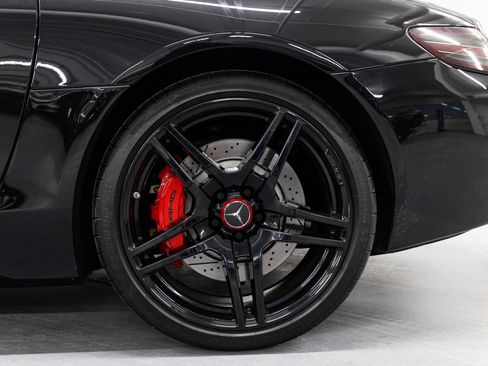 Used 2012 Mercedes-Benz SLS AMG Roadster image 11