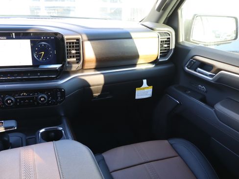 Used 2025 Chevrolet Silverado 1500 High Country image 16