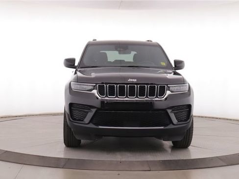 Used 2025 Jeep Grand Cherokee Laredo w/ Trailer Tow Package AWD/4WD image 12