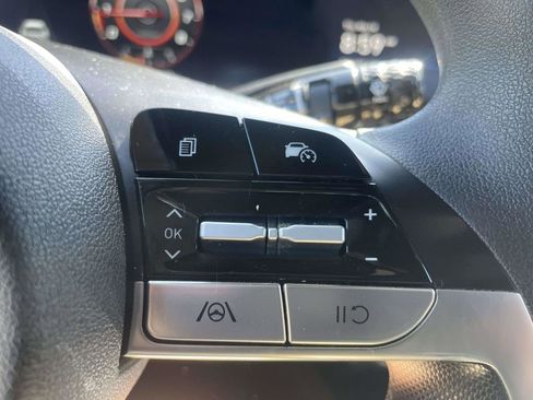 Used 2024 Hyundai Elantra SEL FWD image 17