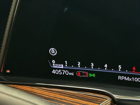 Used 2022 Cadillac Escalade Premium Luxury AWD/4WD image 20