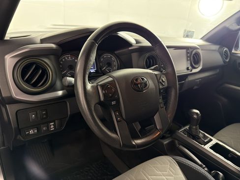 Used 2021 Toyota Tacoma TRD Sport AWD/4WD image 4