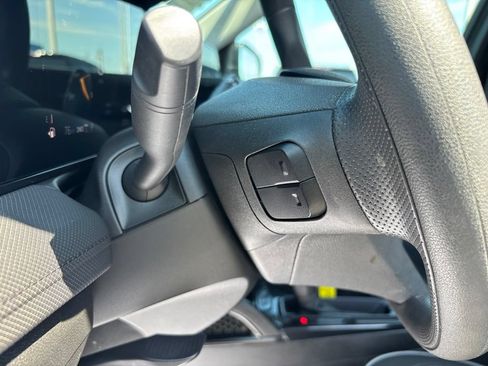 Used 2025 Chevrolet TrailBlazer LT AWD/4WD image 19