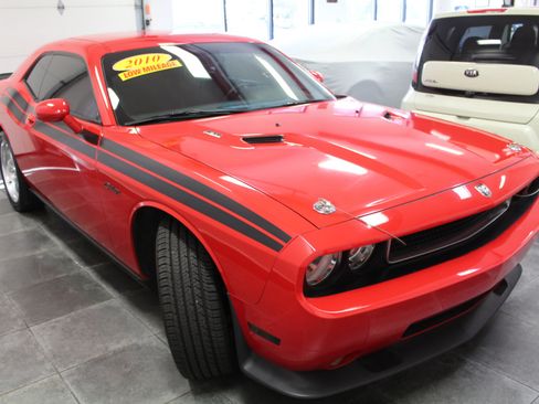 Used 2010 Dodge Challenger R/T image 3