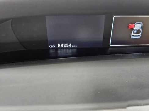 Used 2019 Toyota Prius XLE AWD/4WD image 23
