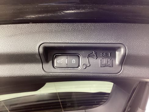 Used 2023 Ford Explorer Platinum w/ Technology Package image 23