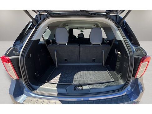 Used 2021 Ford Explorer XLT w/ Equipment Group 202A AWD/4WD image 30