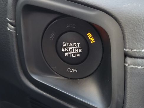 Used 2025 Jeep Wrangler Unlimited Sahara AWD/4WD image 33
