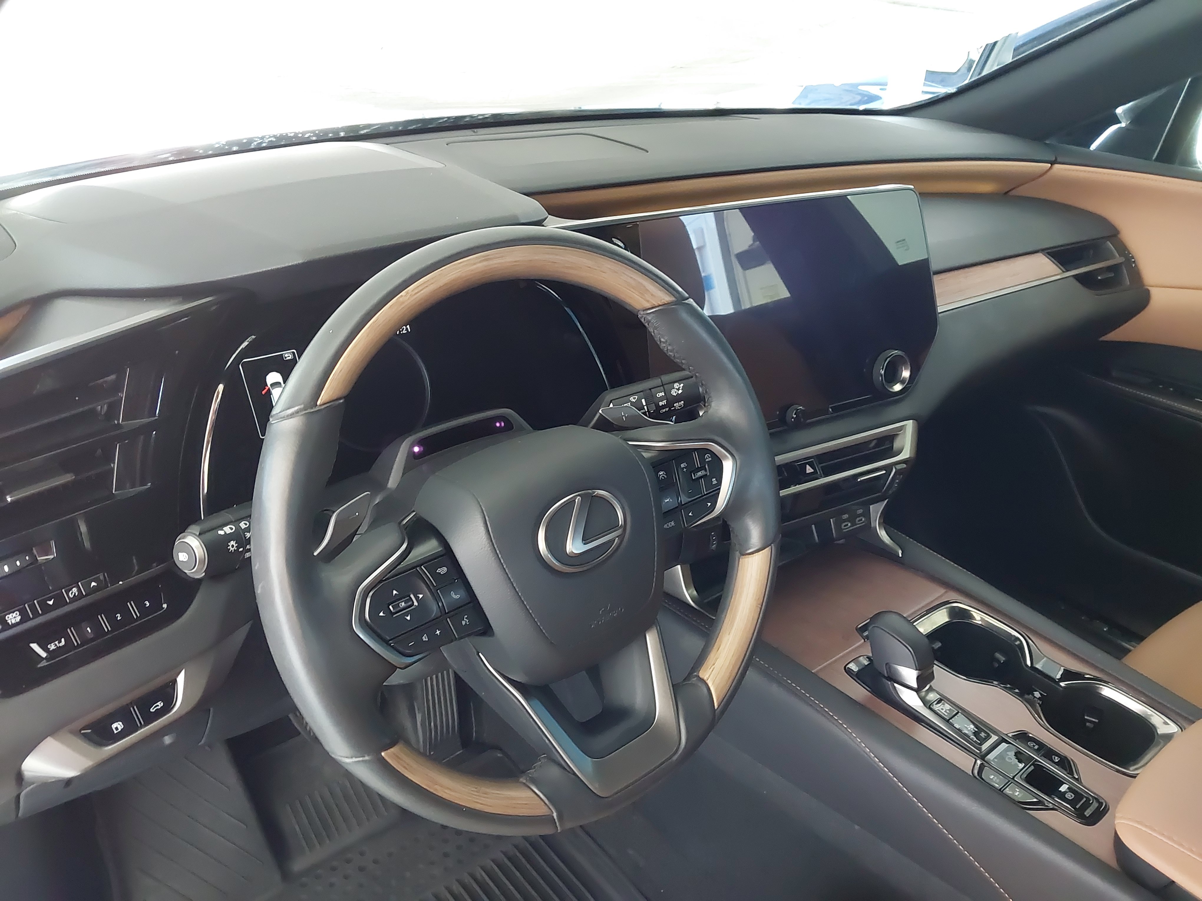 Used 2023 Lexus RX 350 Premium w/ Accessory Package AWD/4WD image 19