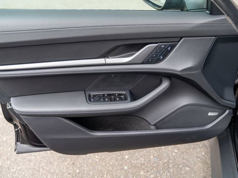 Certified 2025 Porsche Taycan AWD/4WD image 10