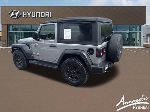 Used 2019 Jeep Wrangler Sport AWD/4WD image 3