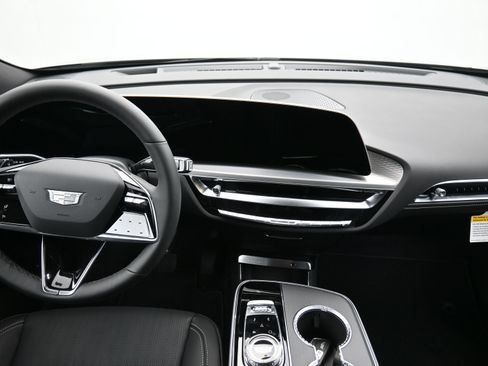 New 2025 Cadillac Lyriq Luxury image 11