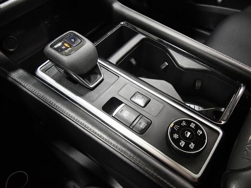Used 2022 Nissan Pathfinder SV w/ SV Premium Package AWD/4WD image 27
