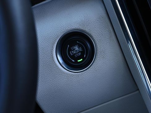 Used 2024 GMC Acadia Denali w/ Super Cruise Package image 22