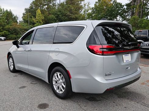 New 2026 Chrysler Pacifica Select image 10