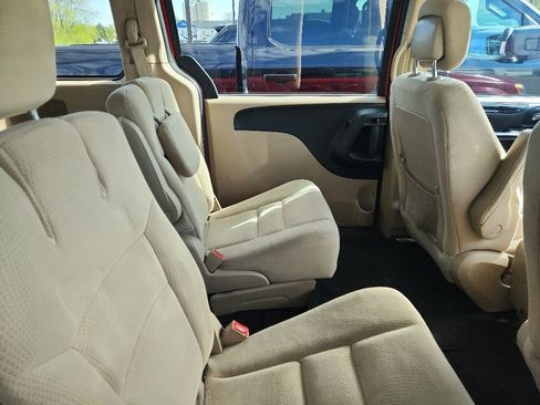 Used 2016 Dodge Grand Caravan SXT w/ Rear Park Assist Package FWD image 14