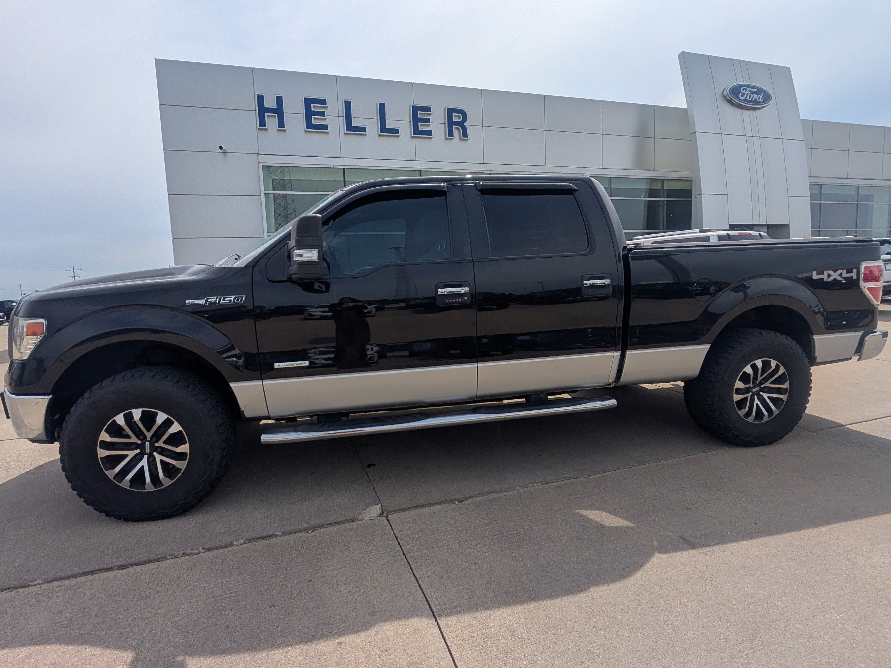 Used 2014 Ford F150 XLT w/ Equipment Group 302A Luxury AWD/4WD image 3